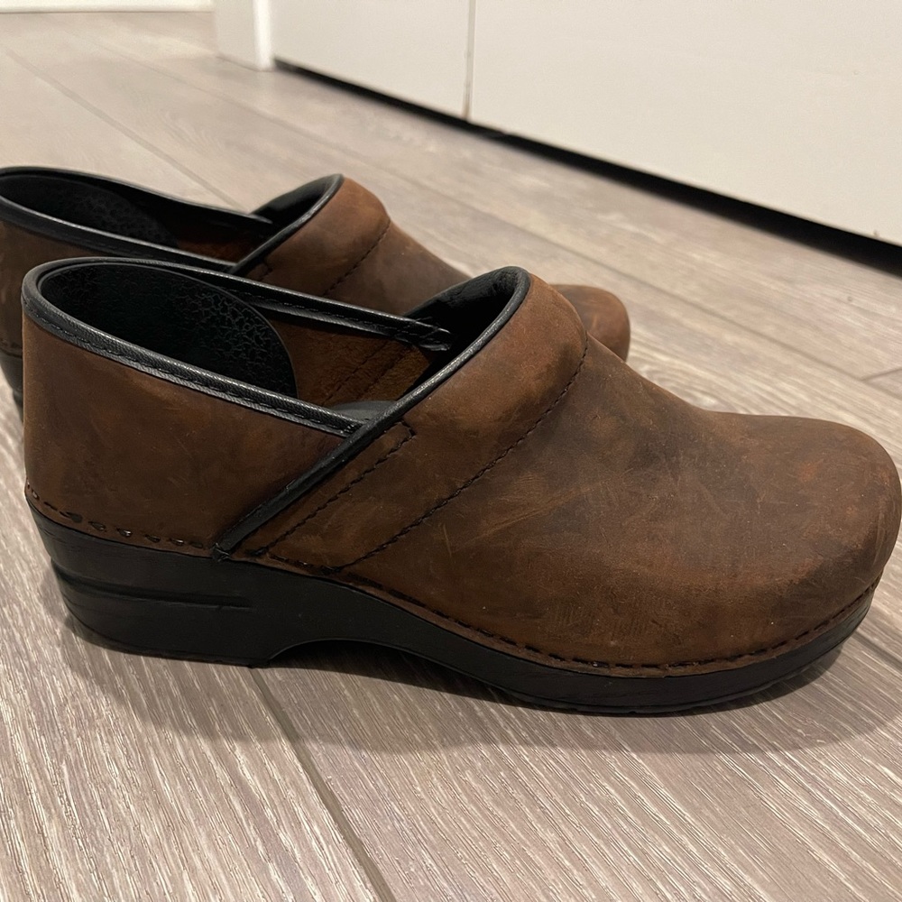 Dansco nursing shoes for women